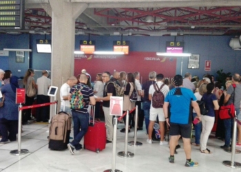 7 1 4 Air Nostrum no piensa dar marcha atrás en la supresión de vuelos, según Mateo