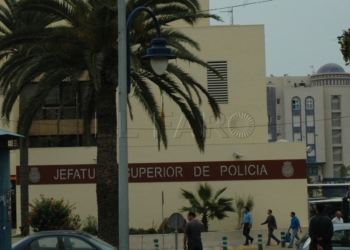 7 1 5 El SUP se concentra frente a la Jefatura para pedir derogar la “nefasta jornada laboral”