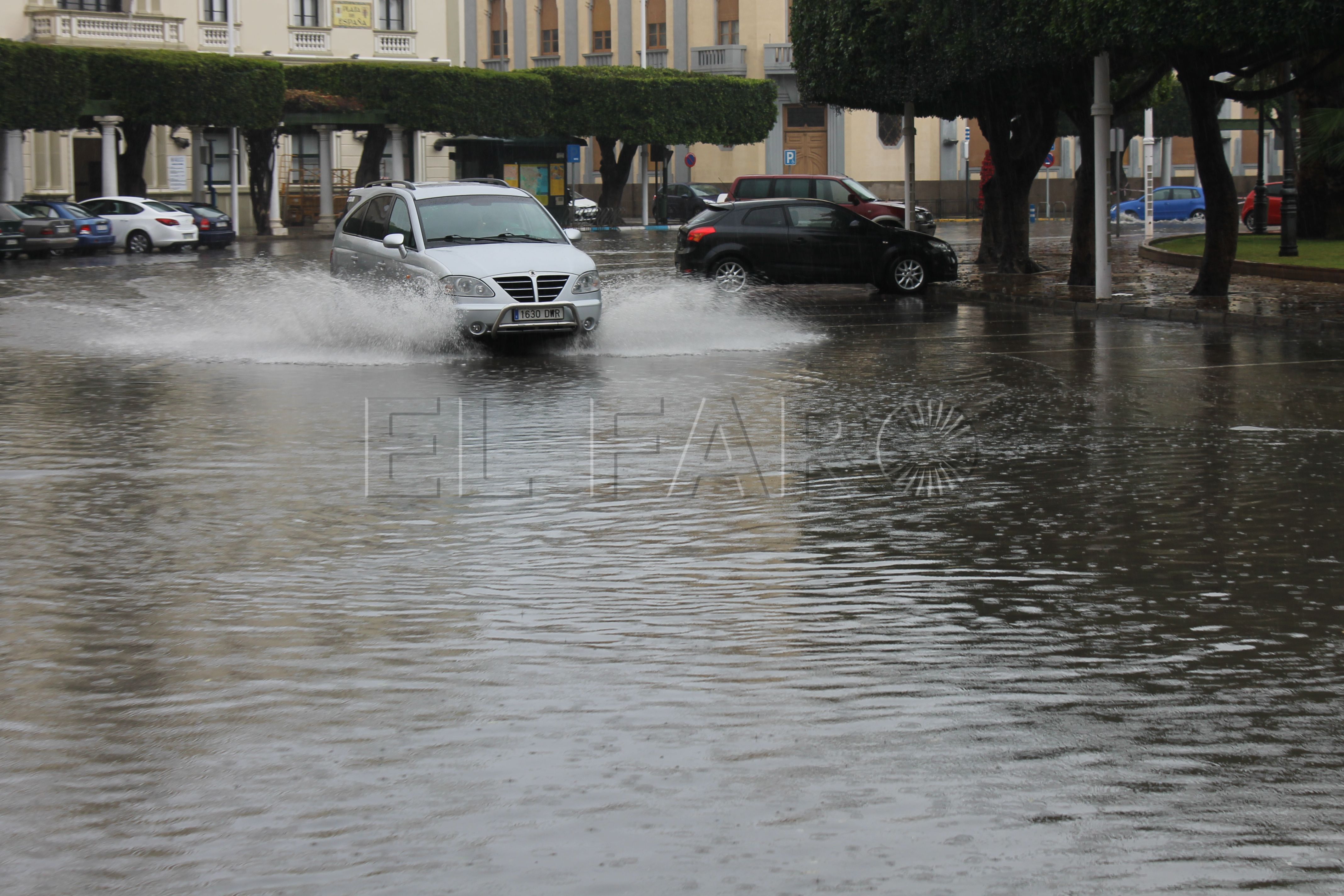 La fuerte lluvia deja casi 24 litros por metro cuadrado en poco más de una hora