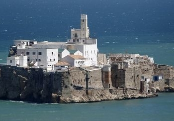 Penon de Alhucema Condenan a tres meses de cárcel a un cabo destinado en el Peñón de Alhucemas que apuñaló al cantinero de su cuartel