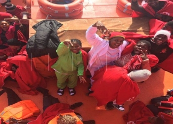 patera Llegan a Almería los 64 inmigrantes rescatados en dos pateras en el mar de Alborán