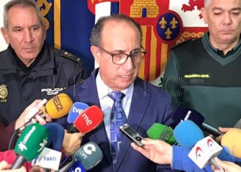 2 1 1 El Barkani reconoce que hay zonas de la valla del aeropuerto que no cuentan con sensores