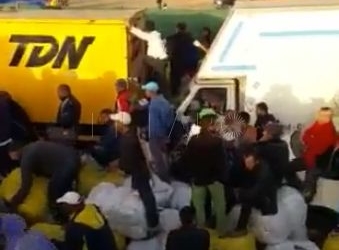2 1 Un guardia civil, pateado por un porteador que intentaba colarse en Barrio Chino