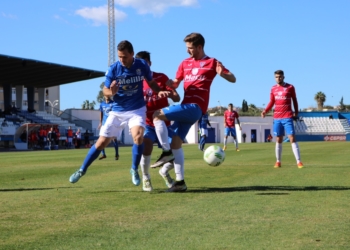 Nacho Aznar, a la izquierda, fue uno de los goleadores del partido.