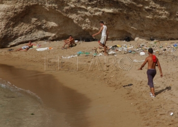 4 1 8 Deja que su hijo de 5 años vaya solo a playa, casi se ahoga y le piden 6 meses