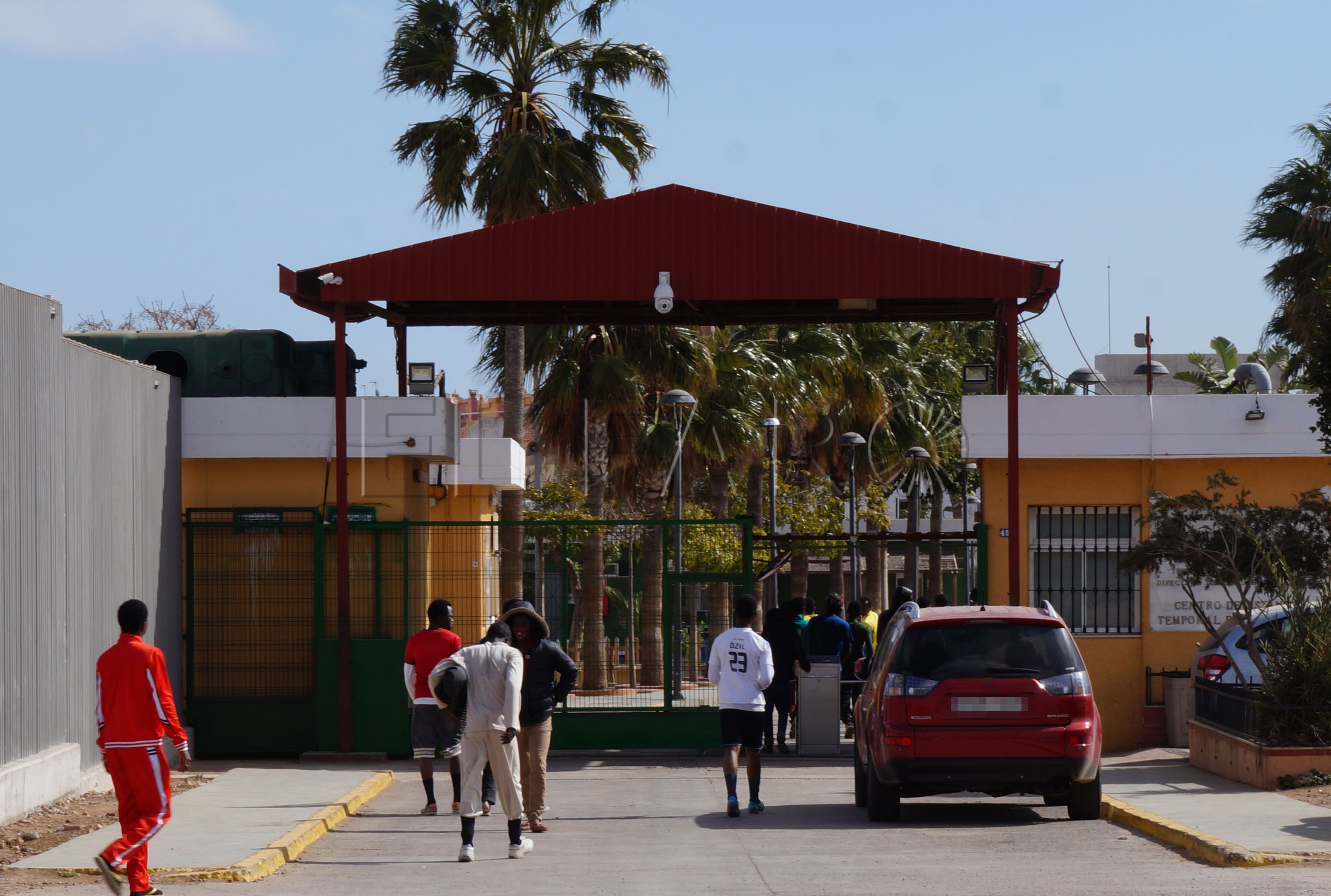Echan a un residente del CETI por golpear a su mujer embarazada en la barriga