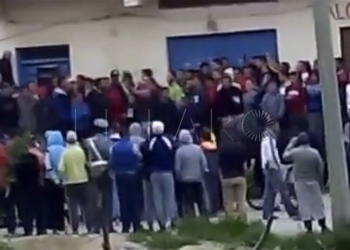 10 2 2 Unas 30 personas protestan en Marruecos para que abran Mariguari durante el cierre de Farhana