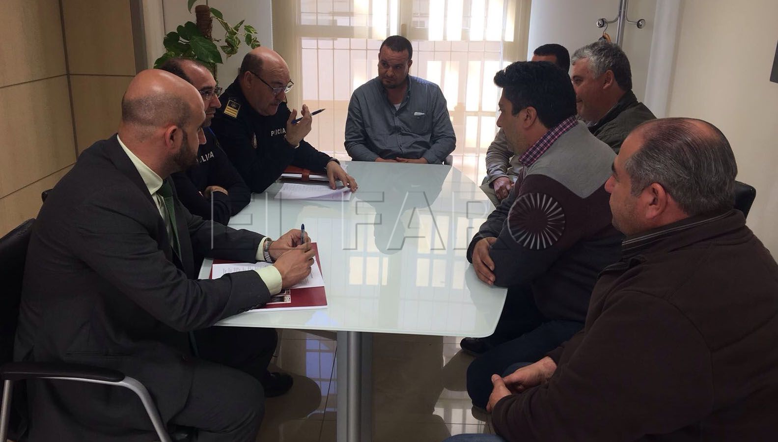 Los taxistas suspenden los parones y González asegura que habrá más control a los ‘piratas’