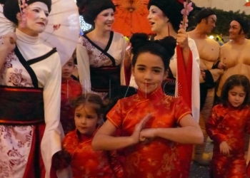 12 13 2 Música, baile y confeti protagonizan la Cabalgata del Carnaval de Melilla