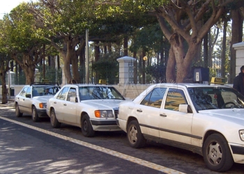13 1 8 González se reunirá con los taxistas para buscar soluciones a los ‘piratas’