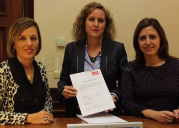 16 3 1 Dos diputadas socialistas analizan la situación de los menores extranjeros