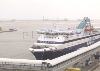 2 1 8 El mal tiempo obliga a cancelar todas las conexiones marítimas con Melilla