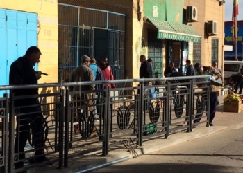2 2 La Ciudad instala barandillas en Beni Enzar para controlar el tránsito de las porteadoras