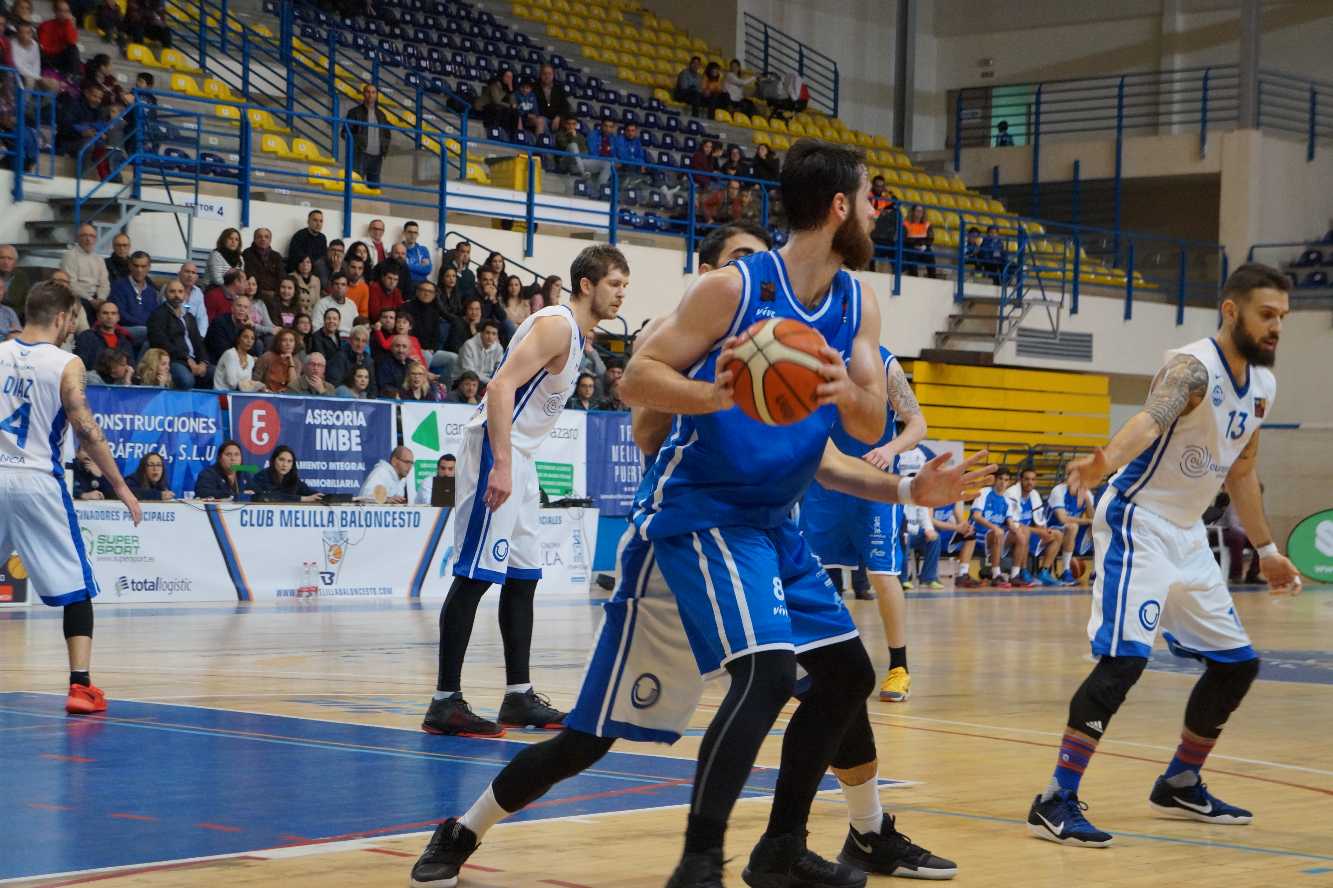El Melilla BC sufre para derrotar al Ourense