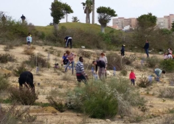 9 1 14 Save the Children y Guelaya reúnen a un centenar de personas para una plantación