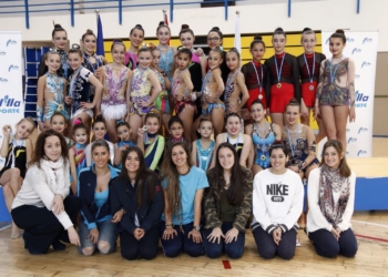 G 1 Las mejores gimnastas locales desbordan un gran espectáculo