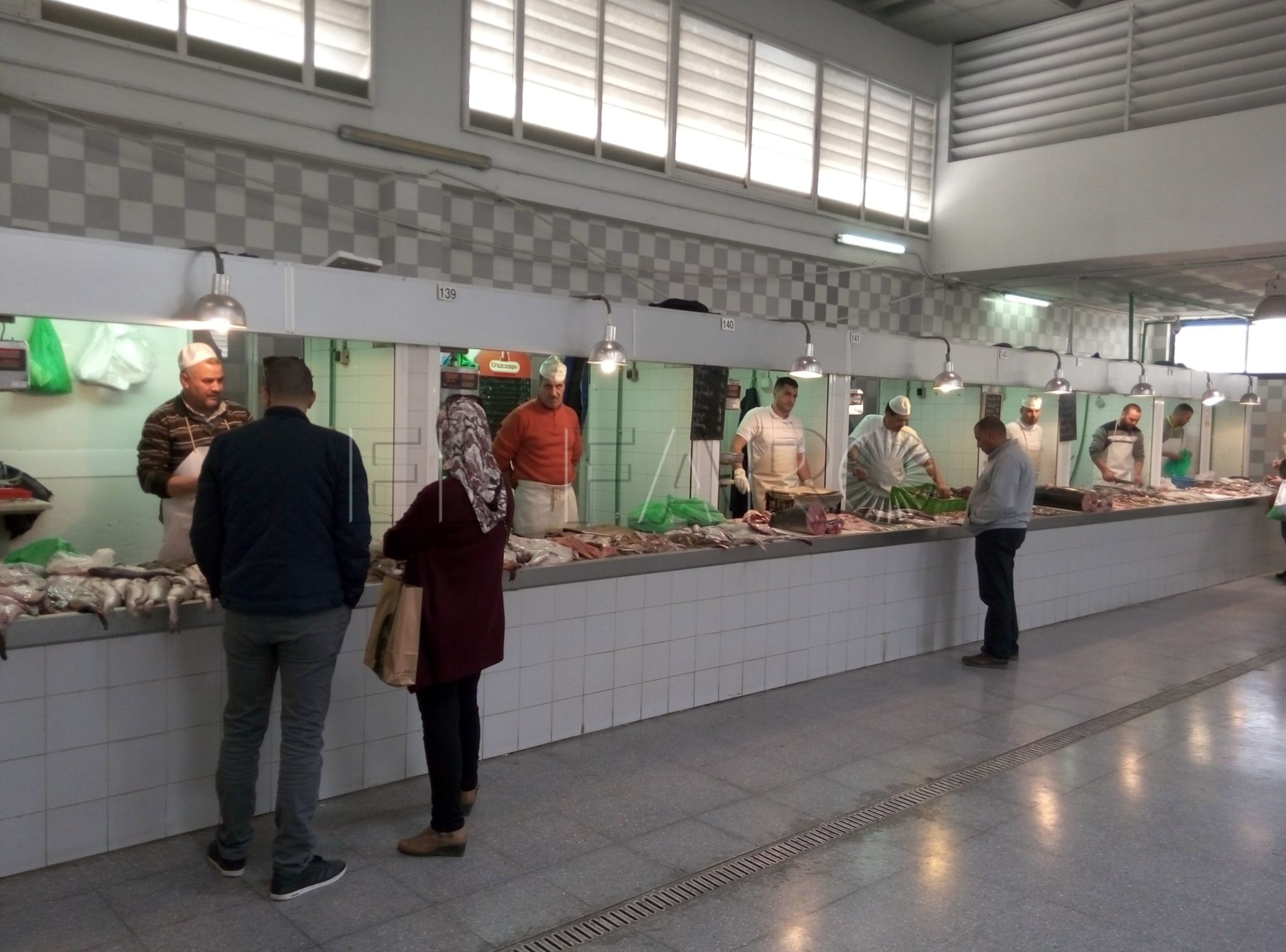 Los pescaderos proponen restringir permisos a las furgonetas en la frontera