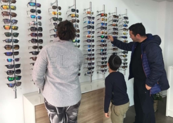 WhatsApp Image 2017 02 18 at 12.49.08 Nueva tienda de gafas de sol en el Paseo Marítimo