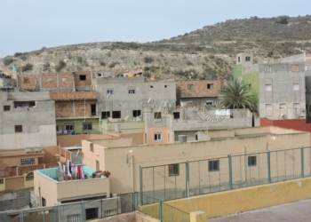 cañada Arrojan 3 sacos de cemento a una patrulla de Policía en una actuación en La Cañada
