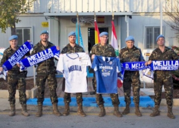 1 2 Militares en Irak y Líbano lucen los colores del fútbol y baloncesto de Melilla