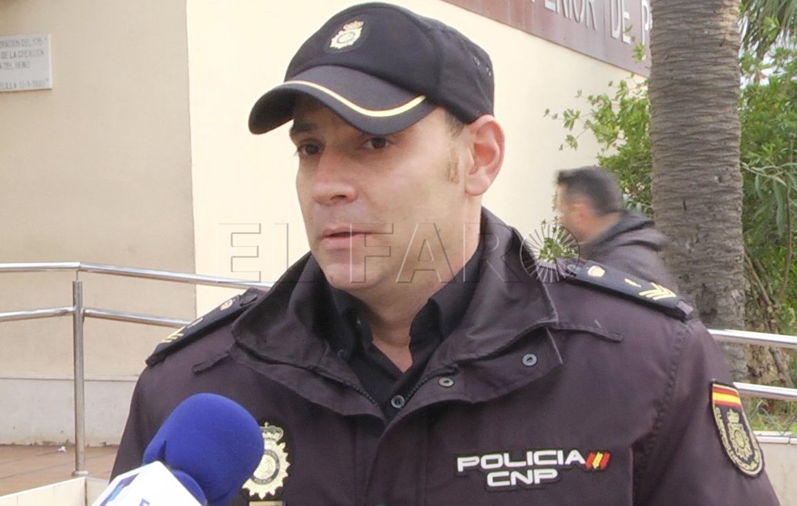 Una campaña pide la Medalla de Melilla para el policía que auxilió a dos infartados