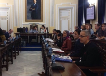13 Convocan una comisión con los 7 diputados de CpM en Ceuta y la oposición lo ve una “vendetta”