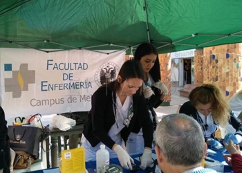 15 1 1 Los enfermeros celebran la festividad de su patrón con una mesa de salud