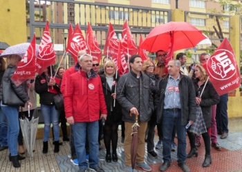 15 1 2 UGT se concentra en varios institutos contra la falta de personal no docente