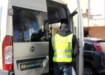 La Benemérita arresta a seis sospechosos de integrar una red de tráfico de personas