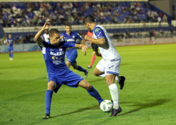 Borja Prieto, a la izquierda, uno de los fijos en el once inicial de la UD Melilla.