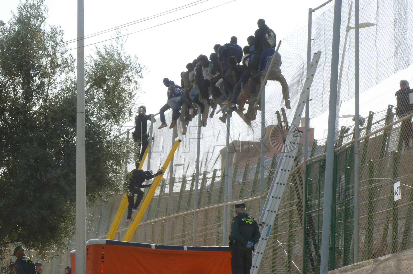 Rabat dice que frenó 150.000 entradas de inmigrantes en España en 5 años