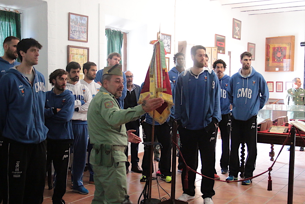 La plantilla visita el Tercio Gran Capitán
