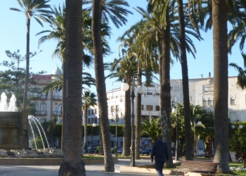 7 1 12 El hombre que amenazó a dos policías a pecho descubierto se enfrenta a un año de prisión