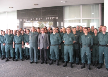 Foto de familia El Barkani destaca la labor de los guardias civiles, en la clausura de un curso sobre frontera