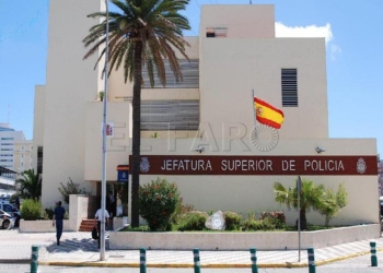 14 1 7 Se enfrenta a seis meses de cárcel por agredir a dos policías dentro de Jefatura