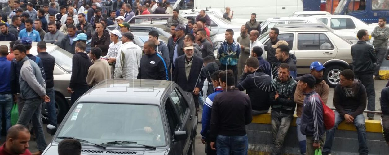 Una aglomeración de porteadores causa un nuevo cierre en Beni Enzar