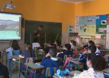 16 17 7 Alumnos de primaria escriben 560 cartas a los militares desplazados a Irak