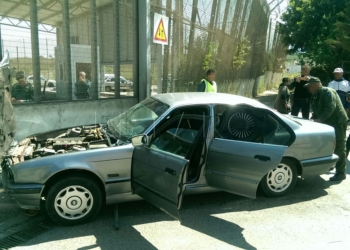 2 1 2 Un ‘kamikaze’ con 10 migrantes intenta pasar por Farhana y termina estrellado en la puerta