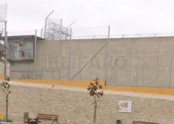 5 2 2 Lanza droga por encima del muro de la cárcel y le reclaman un año de prisión
