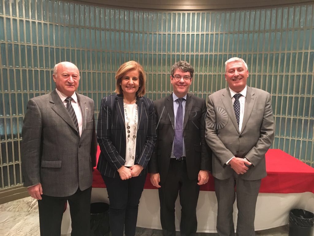 Ventura participa en una reunión para la implantación de una tarjeta social universal