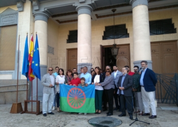 IMG 20170408 110455 Conmemoran el Día Internacional del Pueblo Gitano con la ceremonia del Río