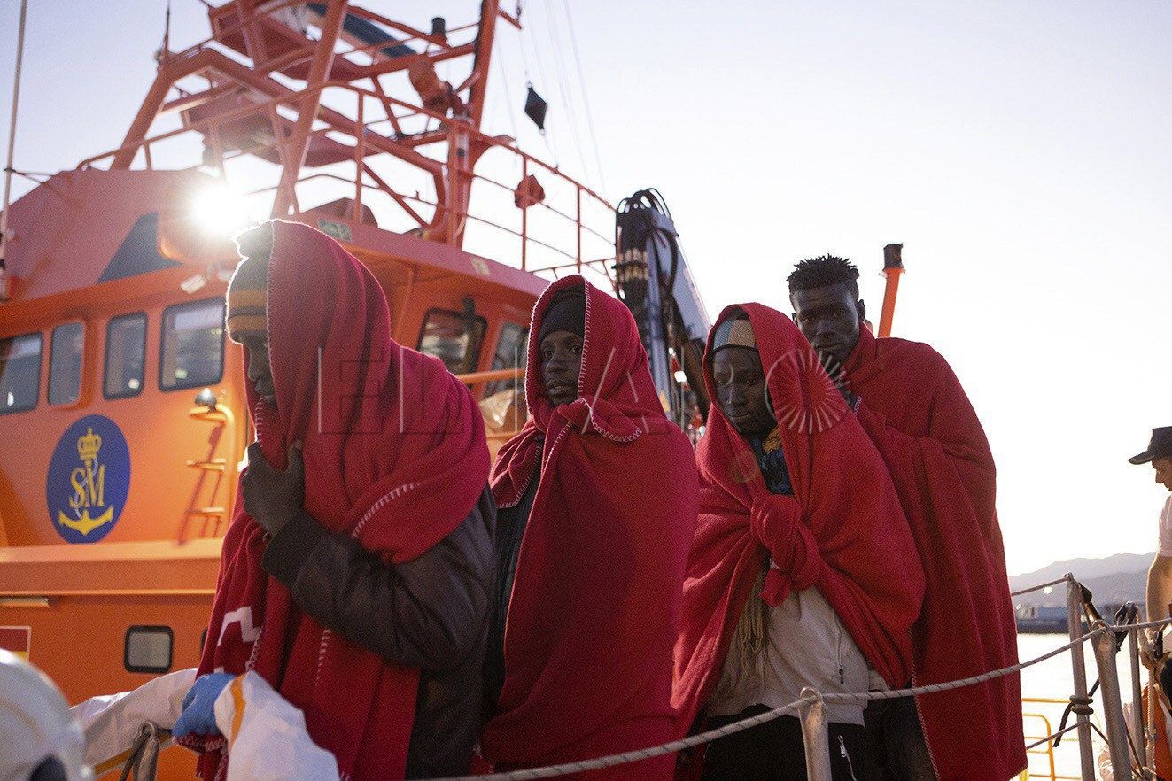 Rescatados en el mar de Alborán 100 inmigrantes que viajaban en 2 pateras