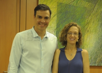 Rojas (d) cree que el PP está nervioso por la elección de Pedro Sánchez (izq) como secretario general del PSOE.