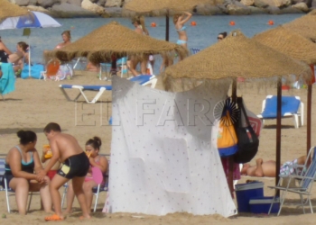 10 2 4 La Ciudad limitará las barbacoas y los toldos en las playas a zonas cercanas a los diques