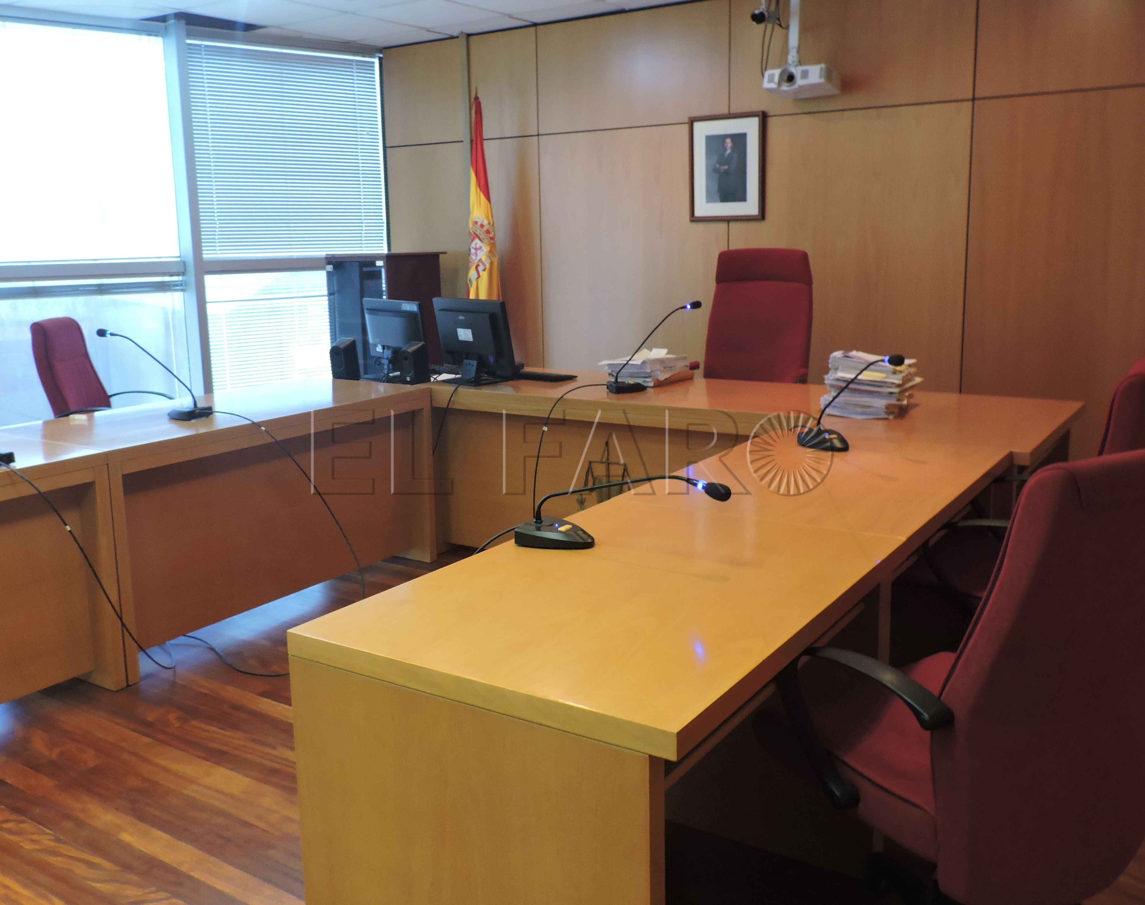 Le quita el móvil a su ex para ver quién la llama, la agrede y le piden dos años