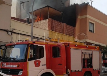 14 1 2 Rescatan a una familia de un fuego en una vivienda en el barrio de la Libertad