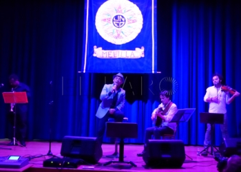 16 2 1 Las canciones de Toni Zenet llenan el salón de actos de la UNED