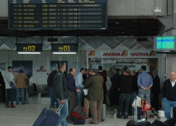 17 1 8 Un taxista pirata, cazado en el aeropuerto llevando un inmigrante con DNI falsificado