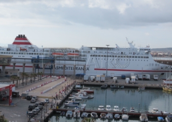 2 1 La Ciudad, preocupada por la oferta de 0 € de Trasmediterránea al contrato marítimo