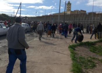 4 1 3 El salto de inmigrantes impide el tránsito del comercio atípico en la frontera de Barrio Chino
